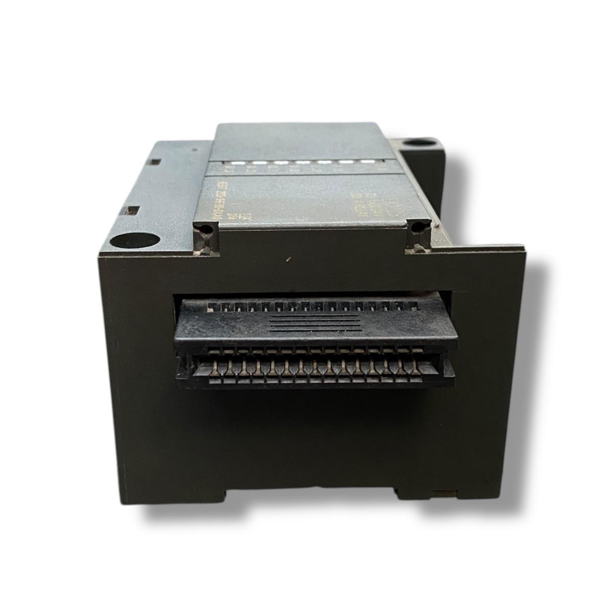 SIEMENS 6ES7 223-1HF00-0XA0 módulo de E/S