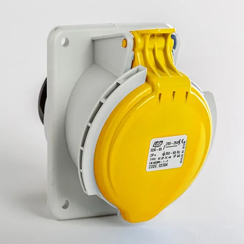Base empotrar inclinada 32A 2P+T 120VCA 4h Amarillo IP44