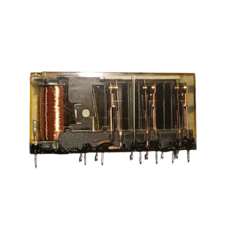 Relevador IDEC RF1V-5A1B-D24 24V.