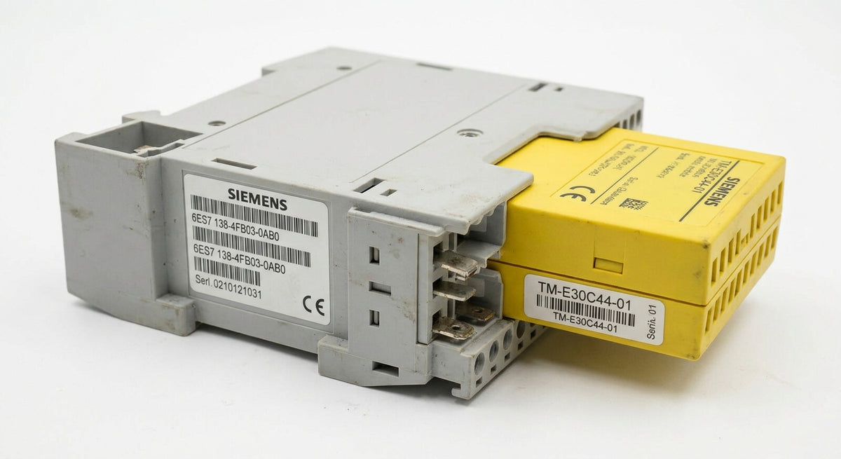 SIEMENS 6es7 138-4fb03-0ab0 + Tm-e30c44-01