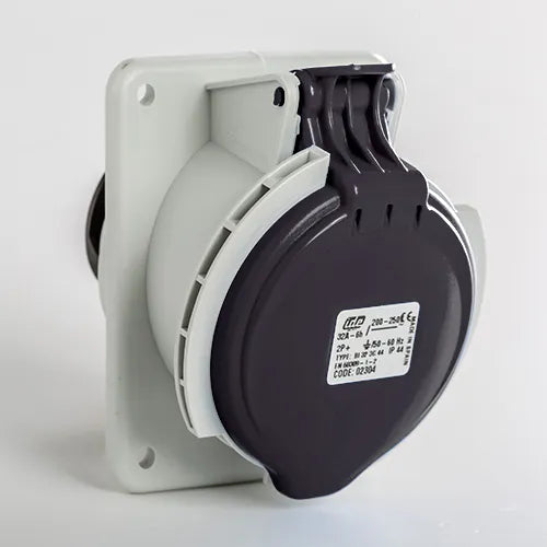 BASE EMPOTRAR INCLINADA  32A 2P+T 500V 7H NEGRO IP44