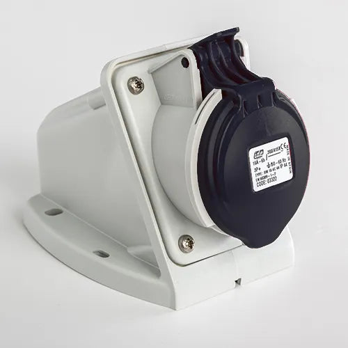 Base mural 16A 3P+T 500VCA 7h Negro IP44