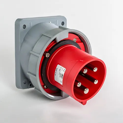 Clavija empotrar inclinada 63A 3P+N+T 220/400VCA 6h Rojo IP66-IP67
