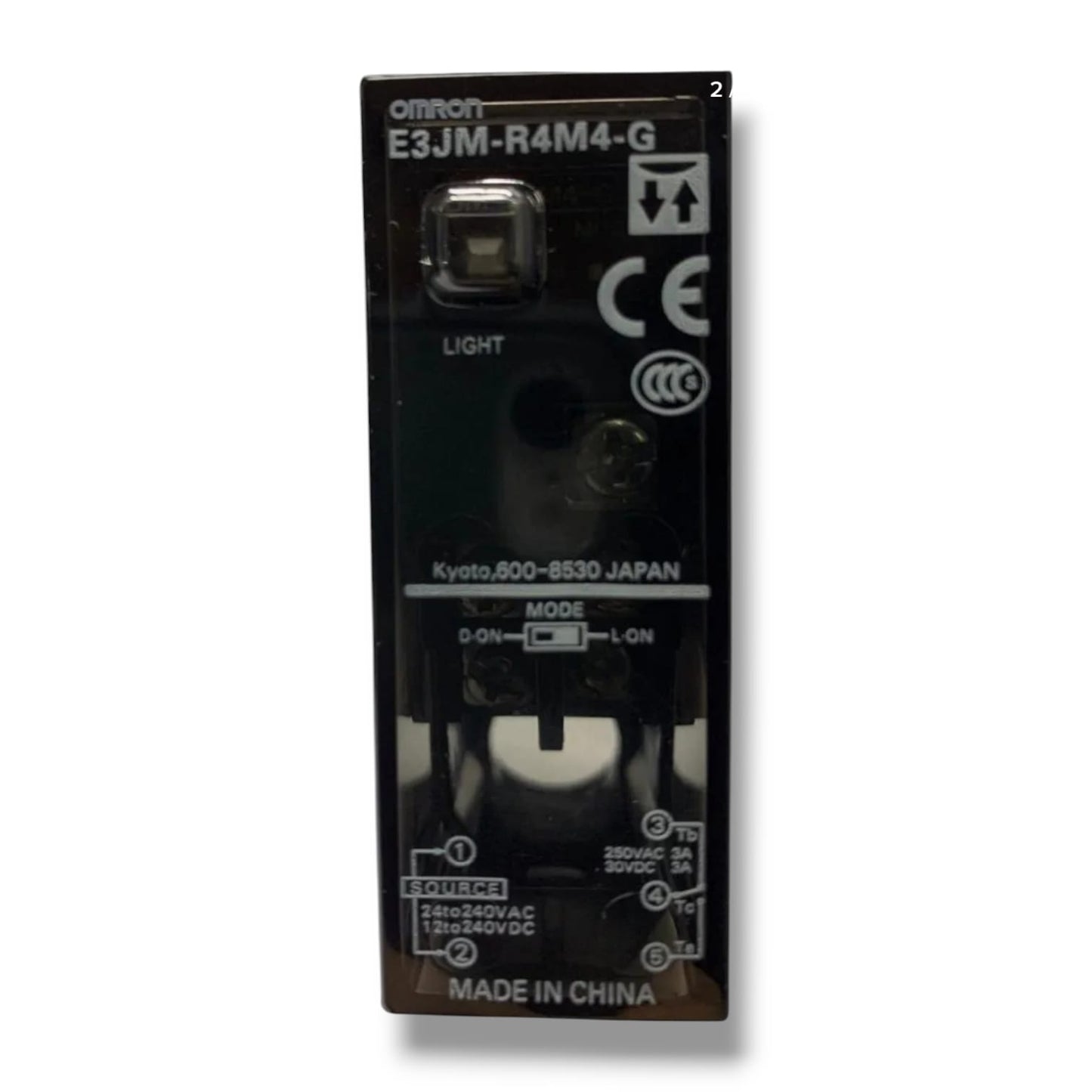 Omron E3JM-R4M4-G es un sensor fotoeléctrico