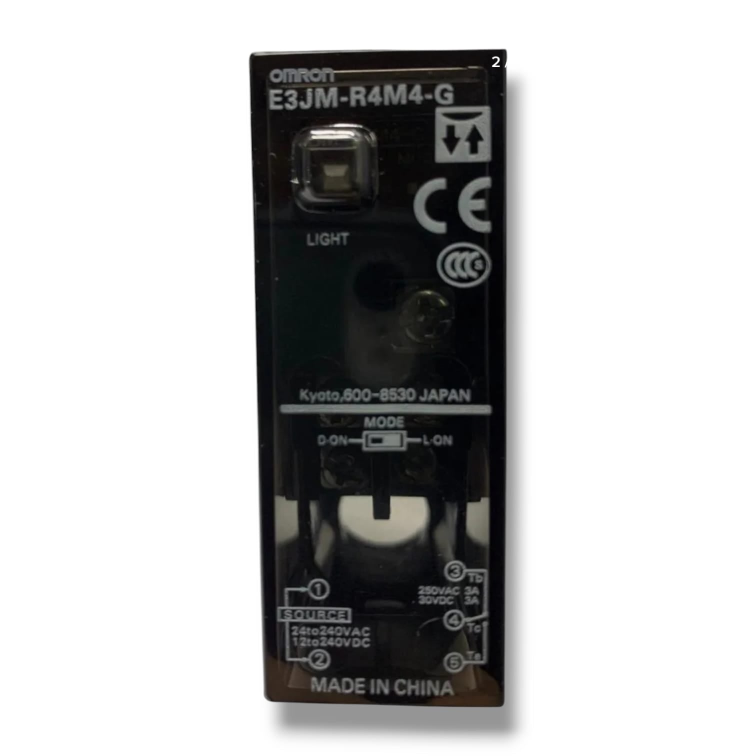 Omron E3JM-R4M4-G es un sensor fotoeléctrico
