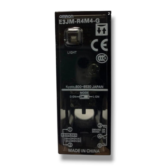 Omron E3JM-R4M4-G es un sensor fotoeléctrico