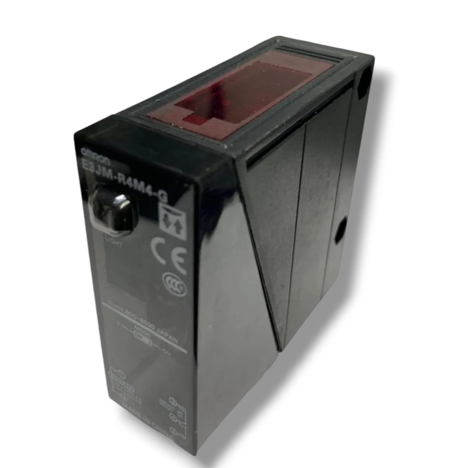 Omron E3JM-R4M4-G es un sensor fotoeléctrico
