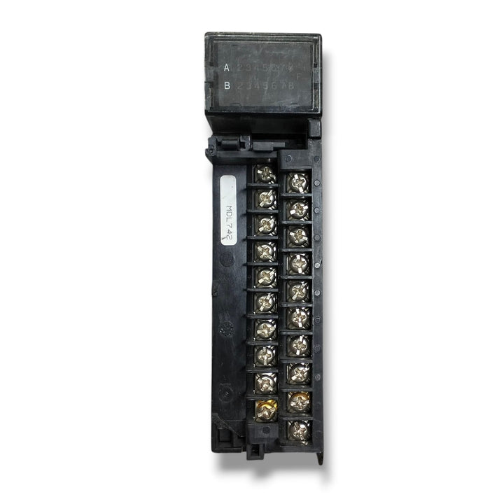 GE FANUC IC693MDL742D MODULO DE SALIDA CON DETALLE