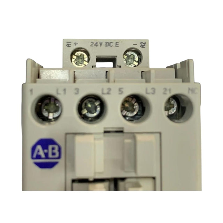 Allen Bradley 100-c16e*01 Ser B contactor trifásico