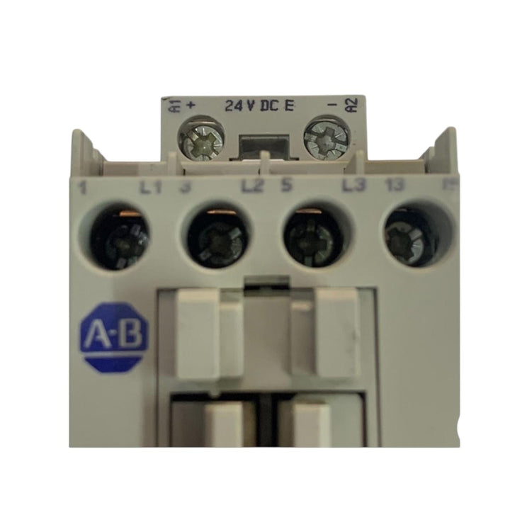 Allen Bradley 100-c16e*10 Ser B contactor trifásico CON DETALLE
