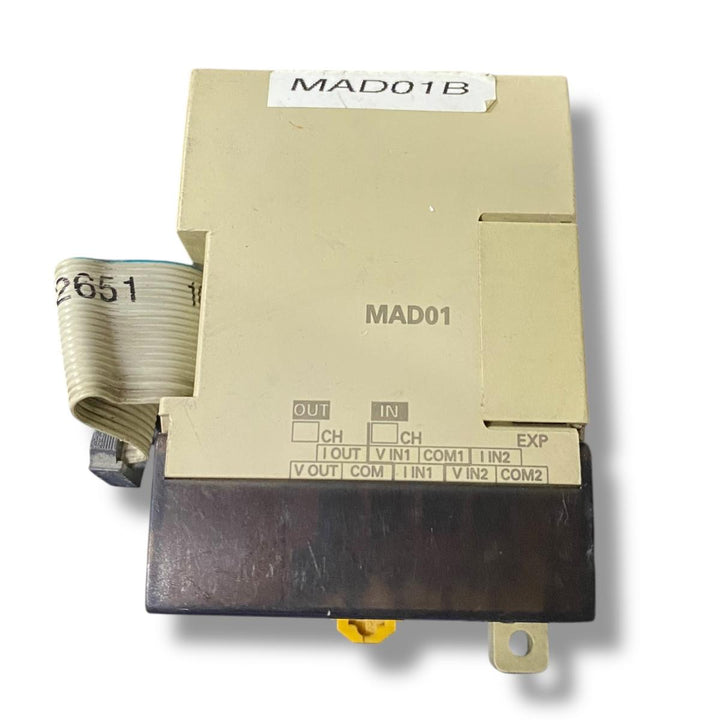 Omron Cpm1a-mad01 módulo de entradas y salidas analógicas