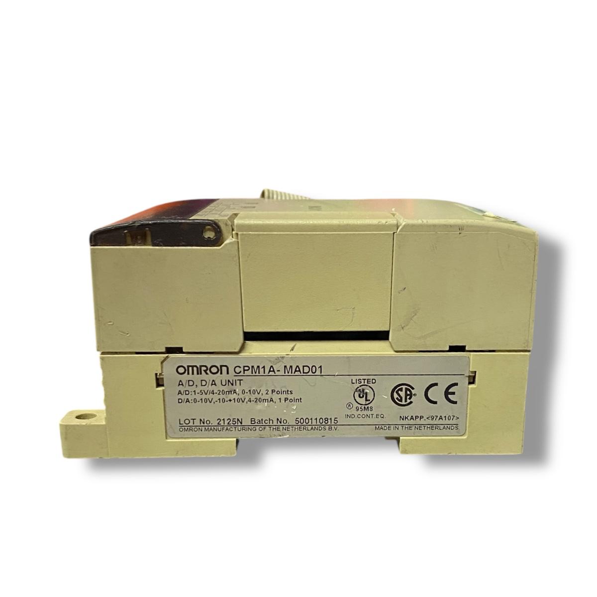 Omron Cpm1a-mad01 módulo de entradas y salidas analógicas