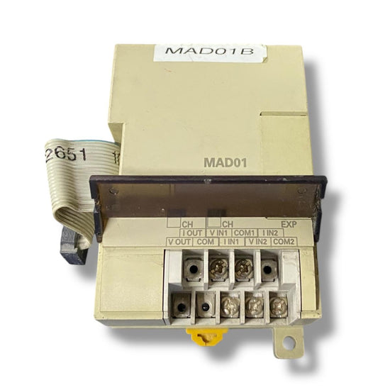 Omron Cpm1a-mad01 módulo de entradas y salidas analógicas