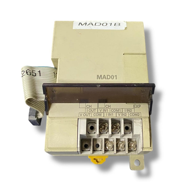 Omron Cpm1a-mad01 módulo de entradas y salidas analógicas