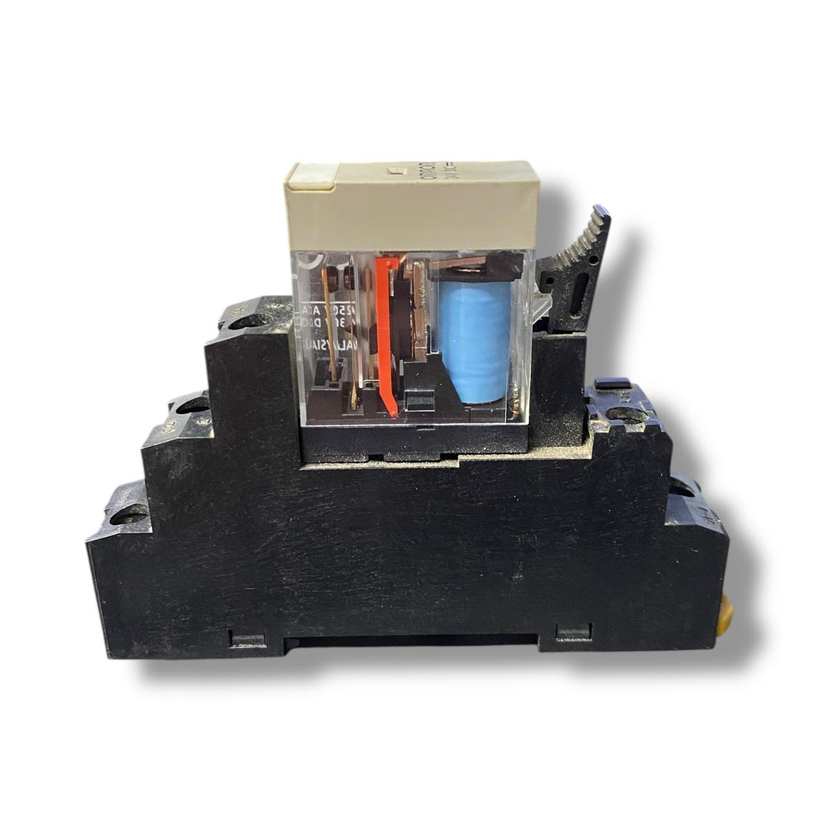 Allen Bradley 700-hn 121+g2r-1-s relé montado sobre su base