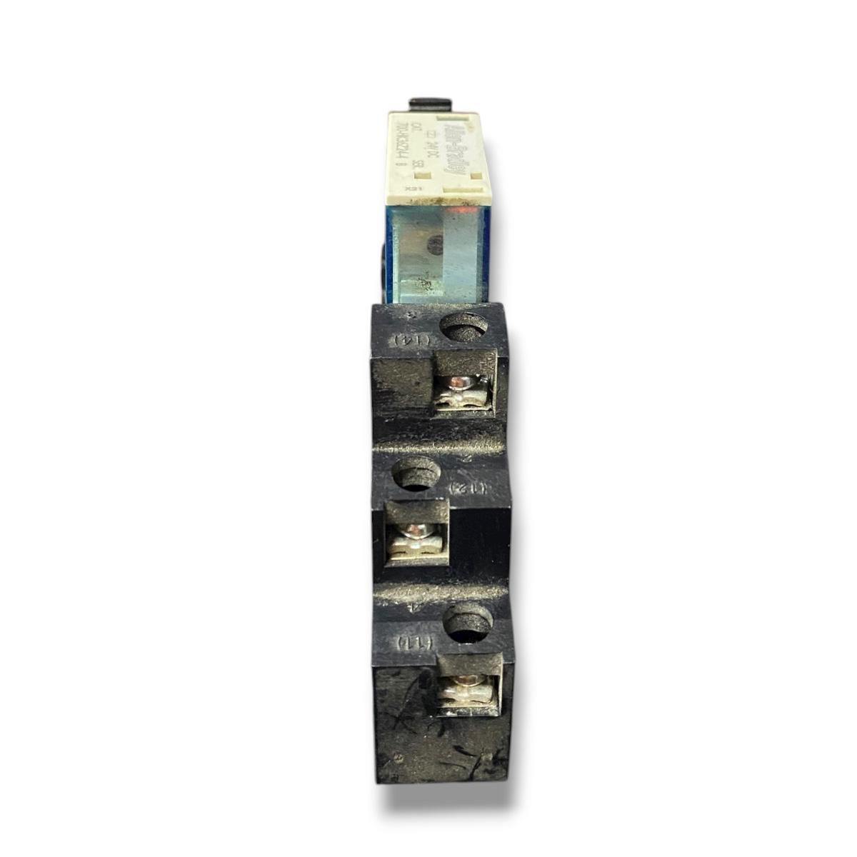 Allen Bradley 700-hn121 Ser A + 700-hk36z24-4 base para relé