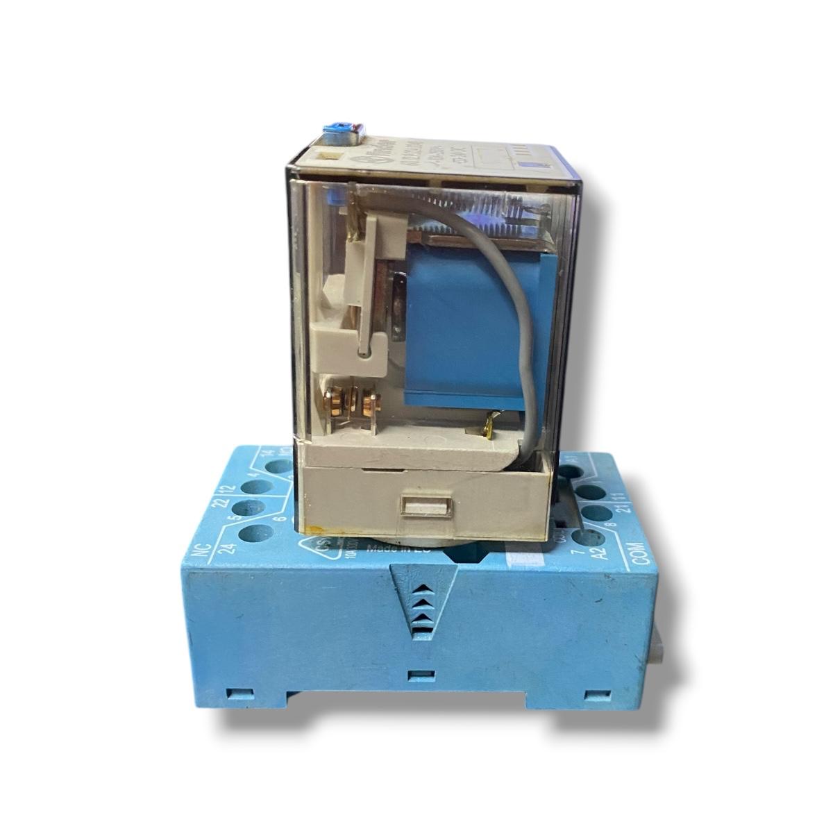 Finder 60.12.9.024.0040 Con Base 90.20 relé electromecánico