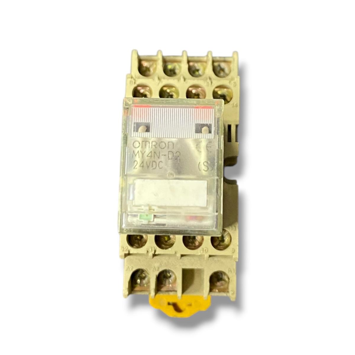 Omron My4n-d2+pyf-14a-n relé + su zócalo