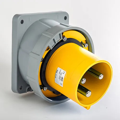 Clavija empotrar inclinada 125A 2P+T 120VCA 4h Amarillo IP66-IP67