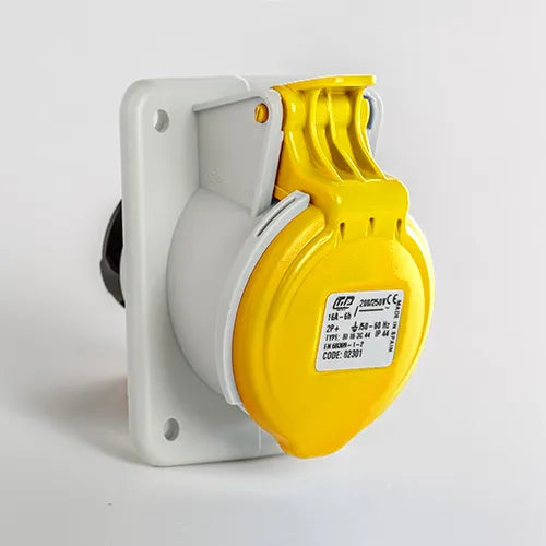 Base empotrar inclinada 16A 2P+T 120VCA 4h Amarillo IP44