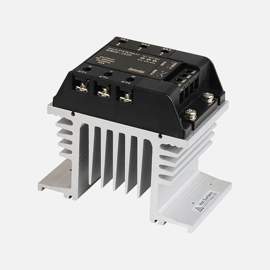 SRH3-1430 SSR trifásico con disipador 30A Input 4-30VCD Output 48-480VCA