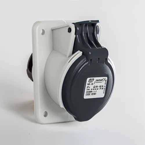 BASE EMPOTRAR INCLINADA  16A 2P+T 500V 7H NEGRO IP44