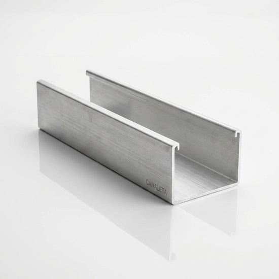 BIND [G1X4LG6] 6 PIES CANALETA RANURADA ANCHA PANDUCT GRIS CLARO PVC 4.1 PULG X 1.25 PULG